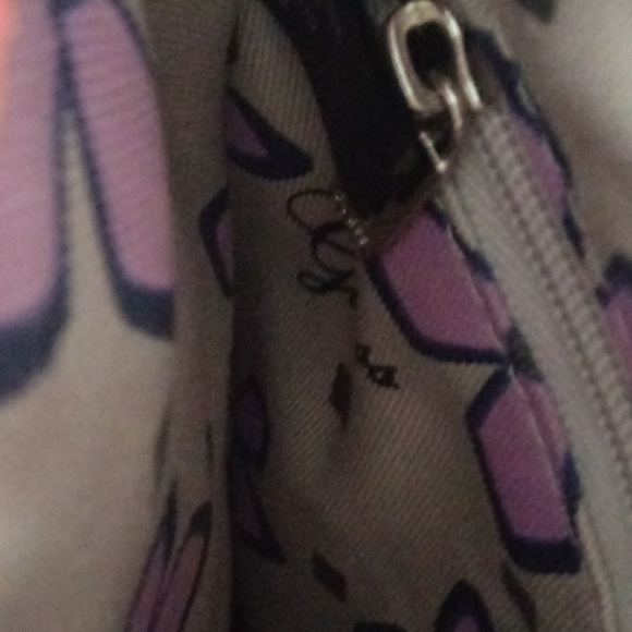 Pre-Owend Guess Crossbody Purse - Picture 3 of 8